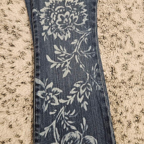 Lauren Jean Co. SZ 2P 100% Cotton Bootcut Blue Jeans White Floral Design - Picture 9 of 10